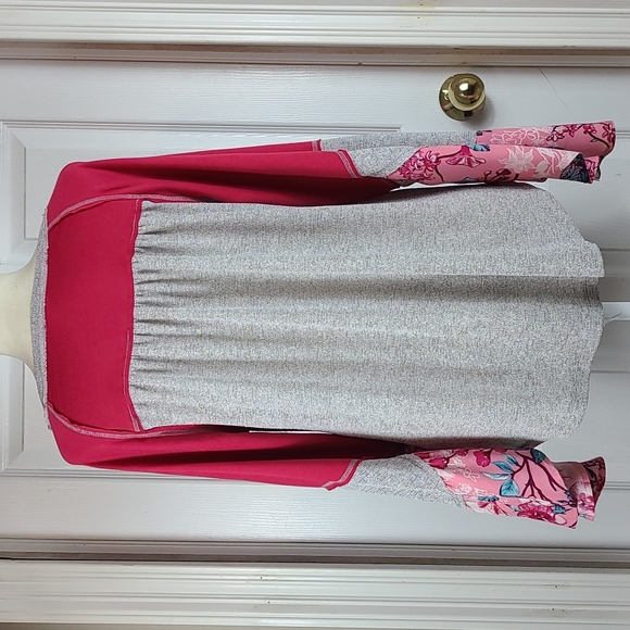 Jodifl Bell Sleeved, Mixed Fabric Blouse - Picture 5 of 11